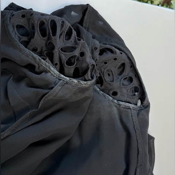 ANN TAYLOR MP Black Cotton Scalloped Eyelet 3/4 Bell Sleeves Medium PETITE Top - Picture 14 of 15